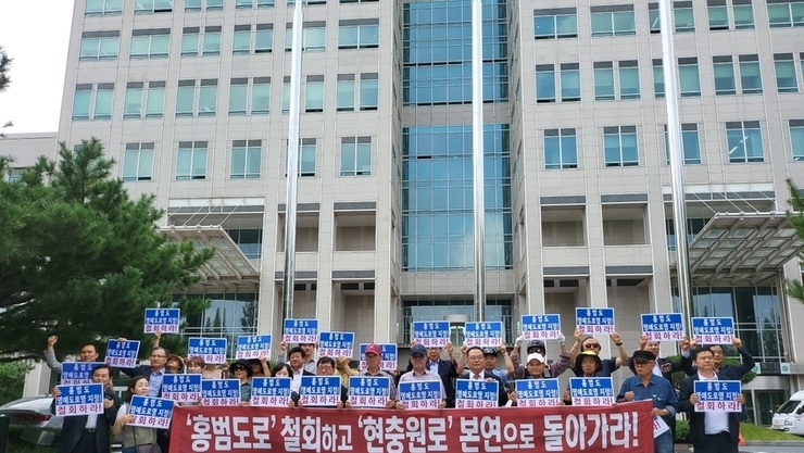 대전국립현충원 앞 도로에 홍범도 장군로가 있다는 사실을 아는 대전 시민은 과연 얼마나 될까?