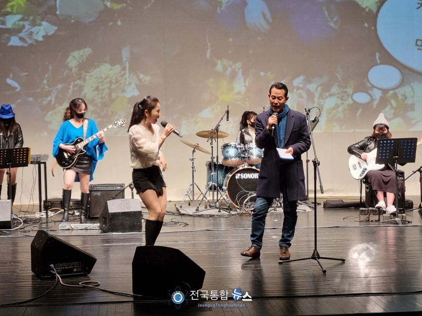 박수현 시집 출판기념 북콘서트 모습./전국통합뉴스=이경수 기자
