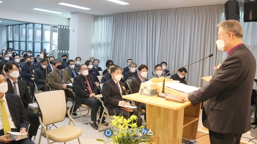 안승철 감독 설교 모습./전국통합뉴스=이승주 기자