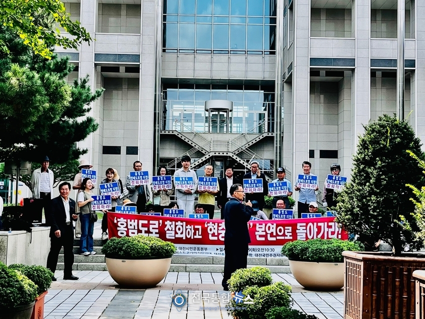 <strong>전)한국전력공사 대외사업본부장을 지낸바 있는 이승만 건국대통령기념사업회 윤맹현회장이 연설을 하고 있다. / </strong>대전시민운동본부 자료 제공