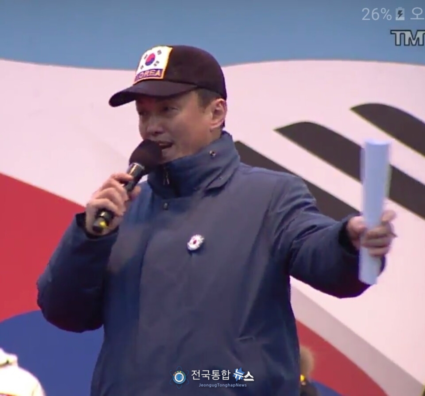 광화문 애국집회에서 사회를 보고 있는 손상대 대표 / 손상대TV 홍보실 자료제공
