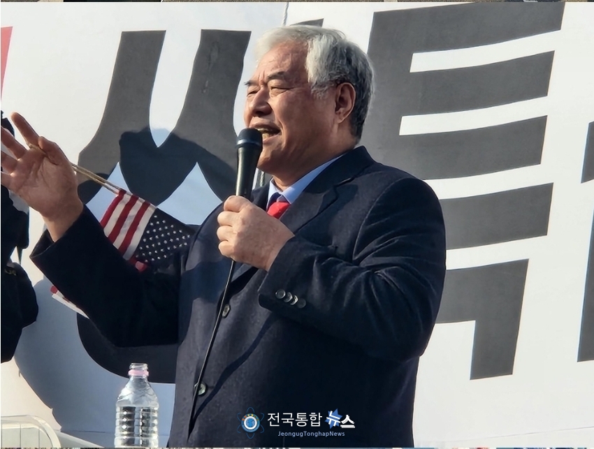 어제 28일 국회의사당앞에서 자유통일당 당원들 앞에서 쌍특검의 씌우기식 프레임에 대해 연설하고 있는 국민혁명본부 의장 전광훈 목사 / 자료제공 국민혁명본부 홍보실