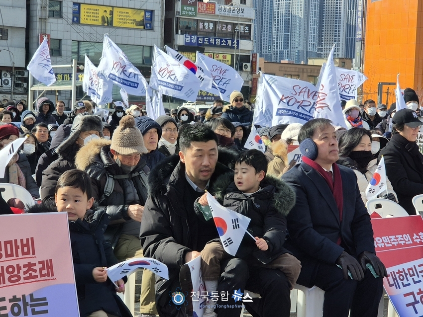 연설을 듣고 있는 김상현 국대떡볶이 대표 /김경옥 기자