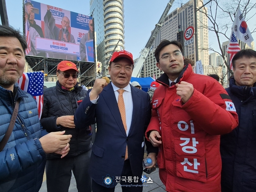 부정선거의 문제에 앞장서서 부정을 밝히고 있는 민경욱 전)국회의원과 구로구청장 이강산 보궐 후보 / 김경옥 기자