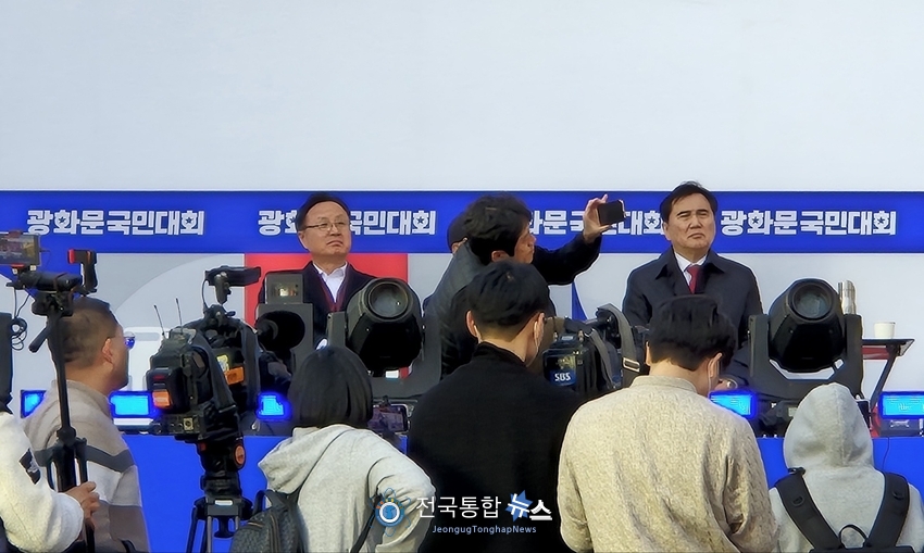 취재열기가 뜨거운 광화문 집회 현장 (2) / 김경옥 기자