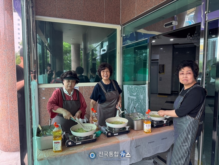 어른신들의 전매특허 부침개. / 전국통합뉴스=이승주 기자 
