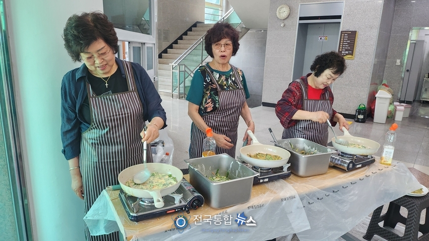 어른신들의 전매특허 부침개. / 전국통합뉴스=이승주 기자 
