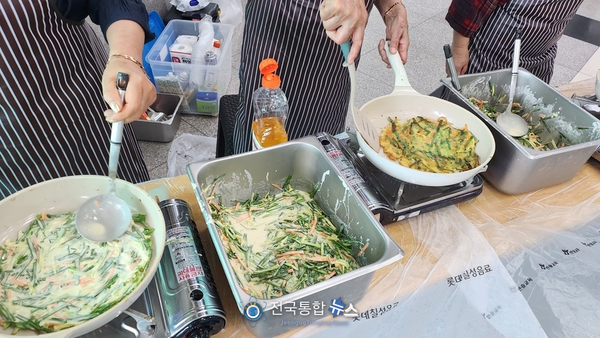 어른신들의 전매특허 부침개. / 전국통합뉴스=이승주 기자 