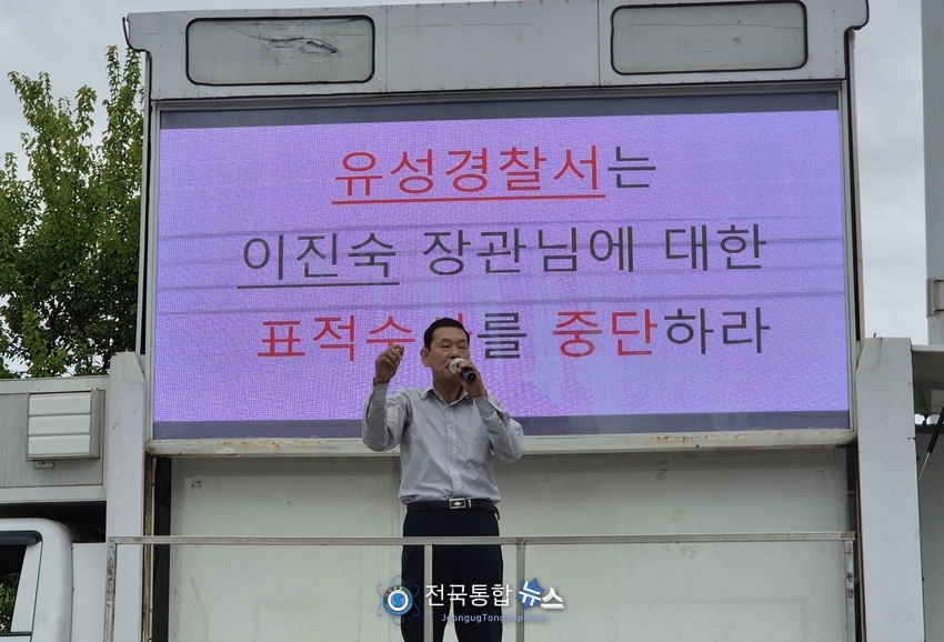 발언을 하고 있는 한 시민 단체장 / 김경옥 기자 