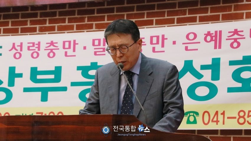 2025여름산상부흥대성회'에서 기도하는 왕대일 목사 / 전국통합뉴스=이승주 기자