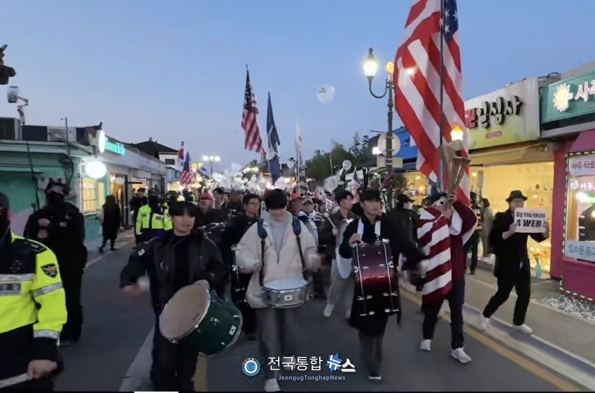 경주 거리행진을 하고 있는 전국 자유대학 청년들 / 자유대학 홍보실 사진 제공