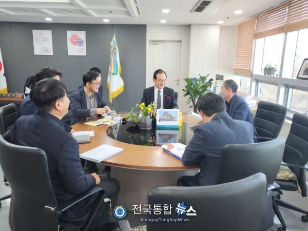 천안시가 지난 14일 시장 집무실에서 행정안전부 주관 ‘2023재난관리평가’ 관련 재난관리평가위원과 기관장 인터뷰를 진행하고 있다.