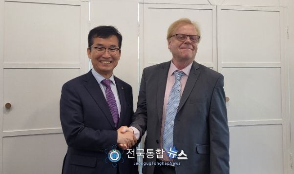 충북교육 현장을 찾은 스웨덴 나카교육감