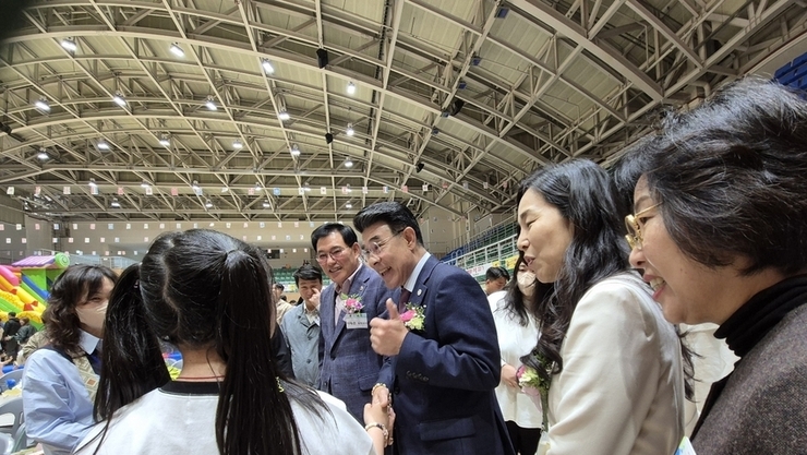 쏟아지는 빗속에서 열린 2025 계룡시 어린이날 큰 잔치 <계룡시 시민 체육관>