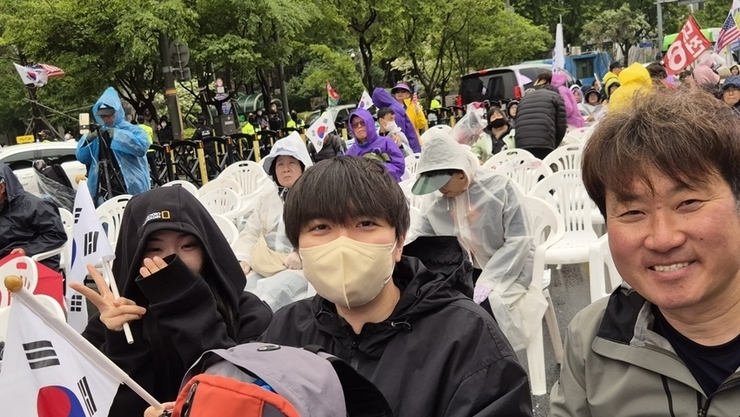 어떤 상황 속에서도 꿋꿋하기만 한 광화문 ...... <국민 저항권 광화문 국민 대회>