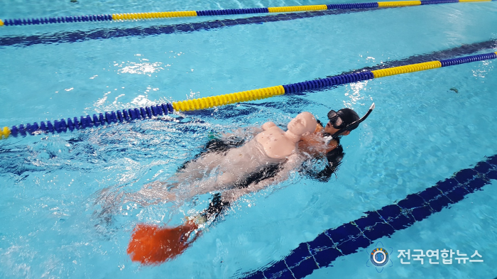 소방본부 사진(인명구조사 2급) : 지난 1일 충청소방학교에서 주관한 ‘제4회 인명구조사 2급 인증시험’ 수상 인명구조 종목에 참가한 충남 119구조대원