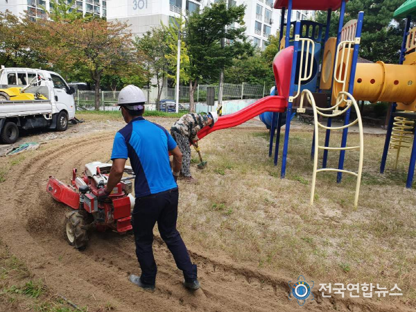 어린이놀이터 모래소독 모습