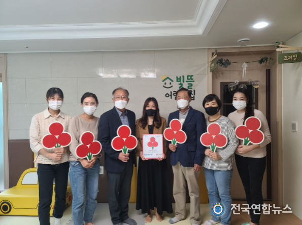 세종시 다정동‘나눔동참’착한가게 3곳 현판 전달