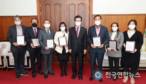 충북도,‘자랑스러운 모범도민’수상자 선정·시상