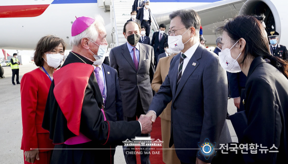 로마 피우미치노 국제공항 도착
