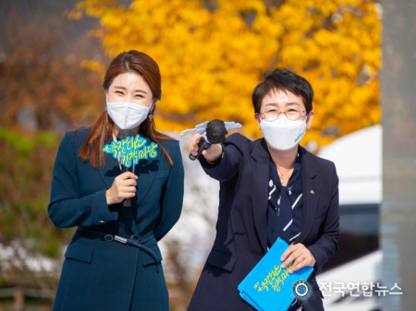 박정현 대덕구청장이 주민들에게 정책강연을 하고 있다.
