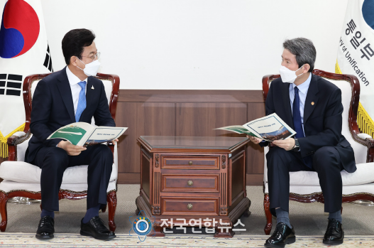 허태정 시장, 이인영 통일부장관 면담... UCLG 대전총회 지원 요청