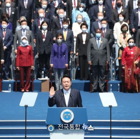 10일 서울 여의도 국회의사당 앞 잔디마당에서 열린 제20대 대통령 취임식