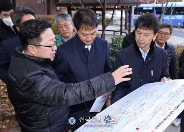 한밭대로 도시철도 2호선 트램 현장 방문한 이장우 대전시장.